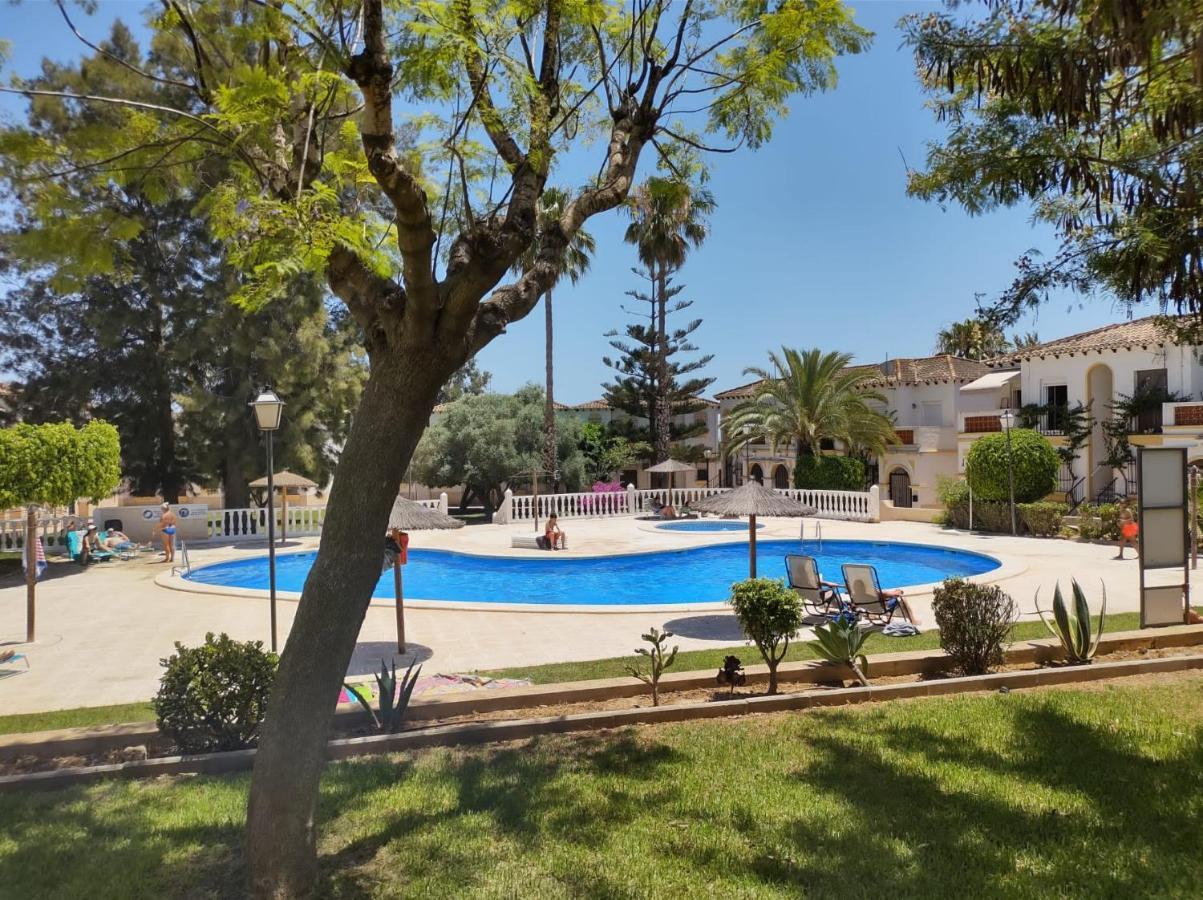 El Mirador, Villamartin, Cot To Hire, Wifi, Pool, Parking المظهر الخارجي الصورة